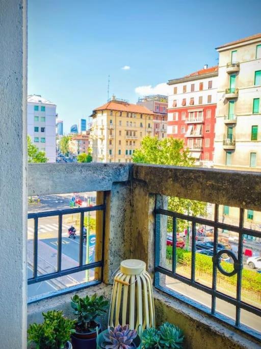 Apartamento Sunny Flat 50 Meters From The Metro Milán
